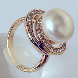 Baroque Style Large Faux Pearl Belt Ring.